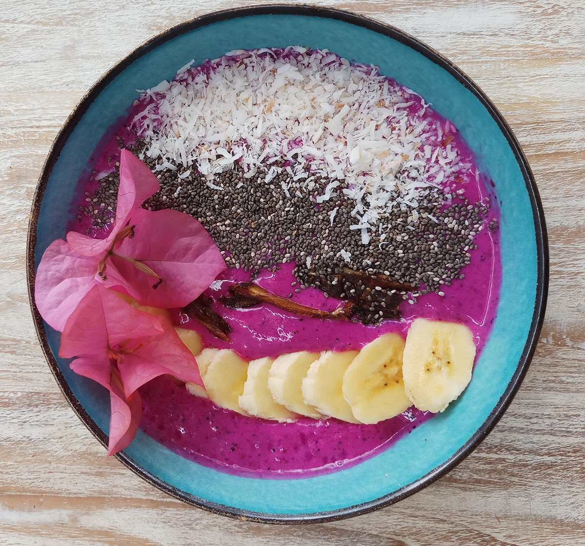 Colorful smoothie bowl with tropical fruit and coconut at Isla Indah Retreat.