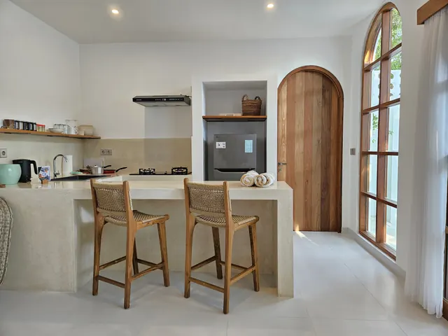 Private villa kitchen and breakfast bar