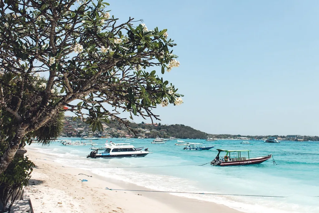 Quiet beach atmosphere for a Bali digital detox retreat.