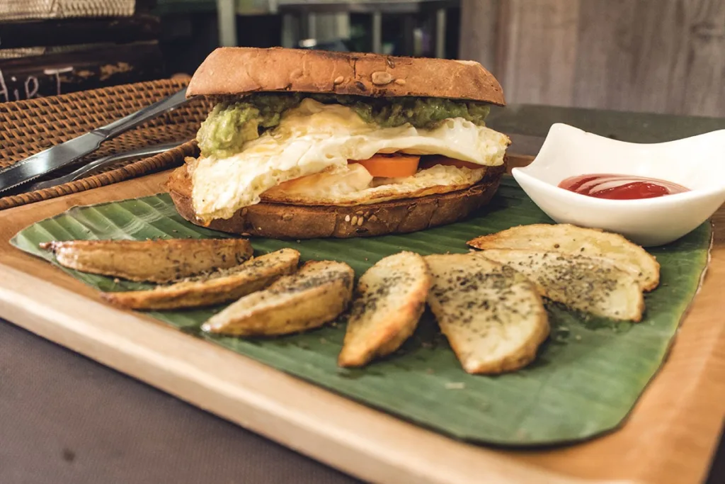 Healthy Indonesian meal for Nusa Lembongan retreat guests.