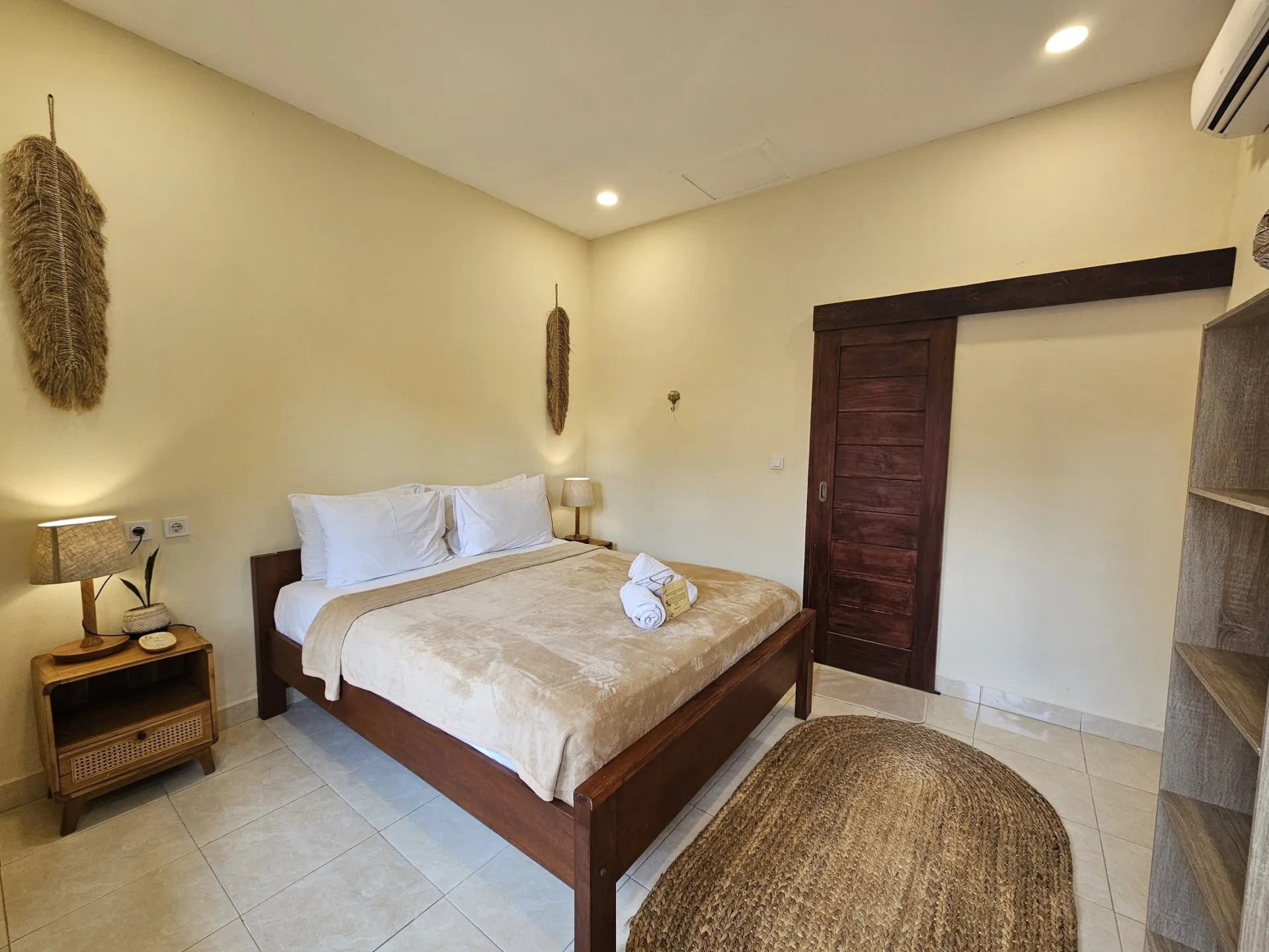 Neatly prepared double room at Risna Homestay.